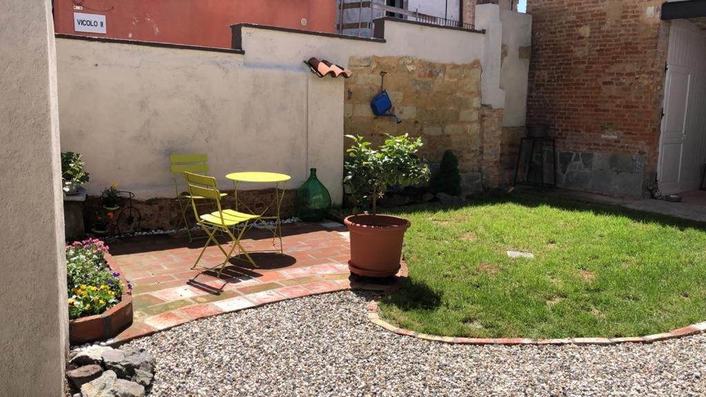 Magalocanda Stanze Sotto Al Castello Montemagno  Buitenkant foto